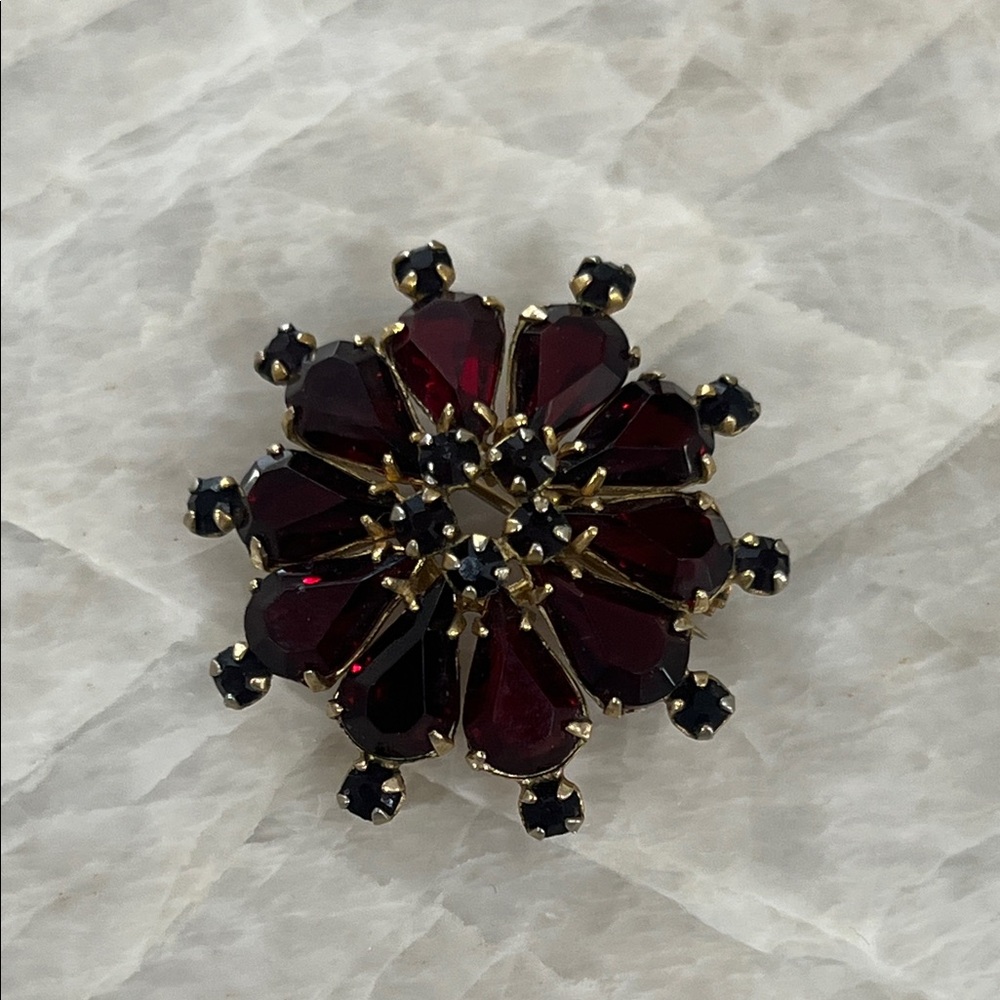 Elegant Gold and Red Brooch / Pendant